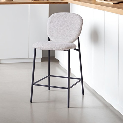 Lot de 2 tabourets de bar en tissu bouclé beige, piètement métal noir - Betty