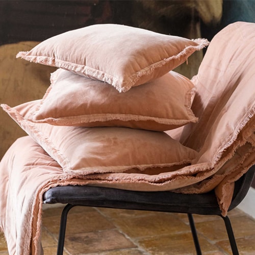 Coussin à frange en velours rose dragée 45 x 45 cm - Fara