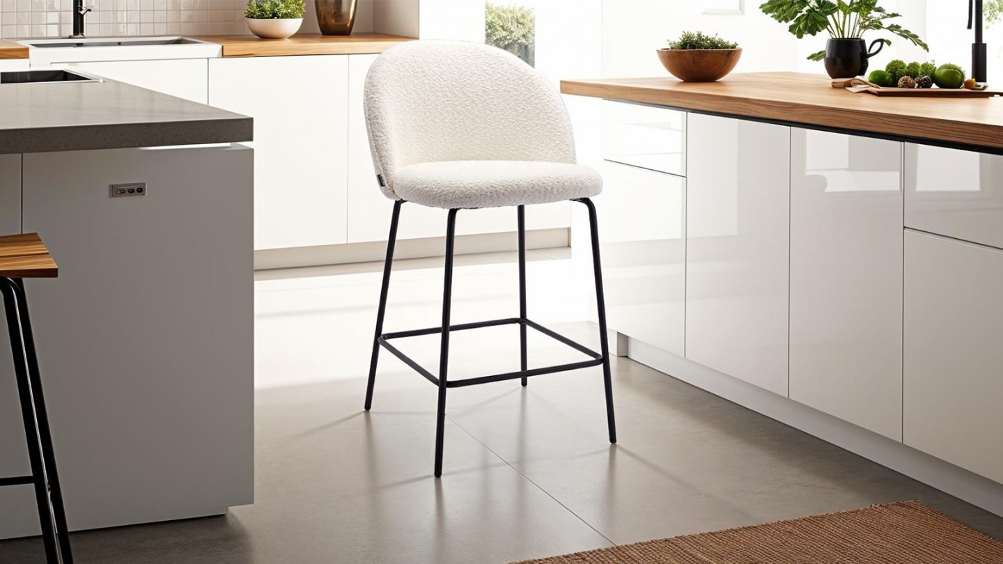Lot de 2 tabourets de bar en tissu bouclette beige, piètement noir - Alta