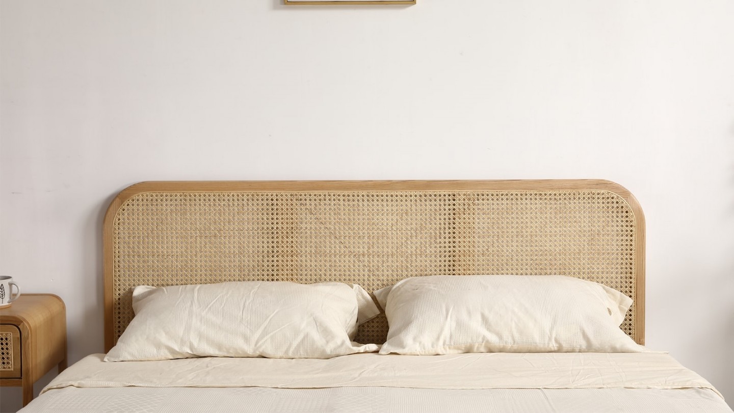 Lit adulte 140x190 cm en velours côtelé beige avec tête de lit en cannage - Dalia