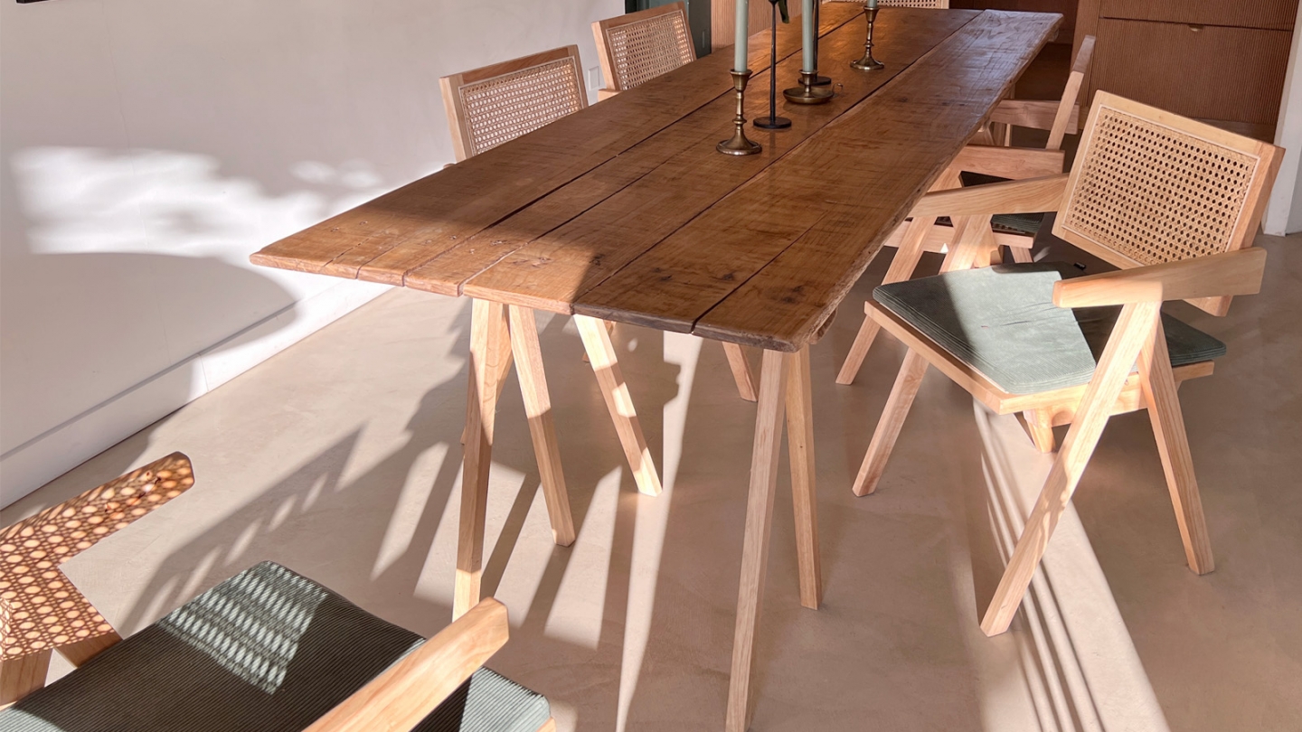 Chaise en bois massif, cannage naturel et velours côtelé vert - Lina