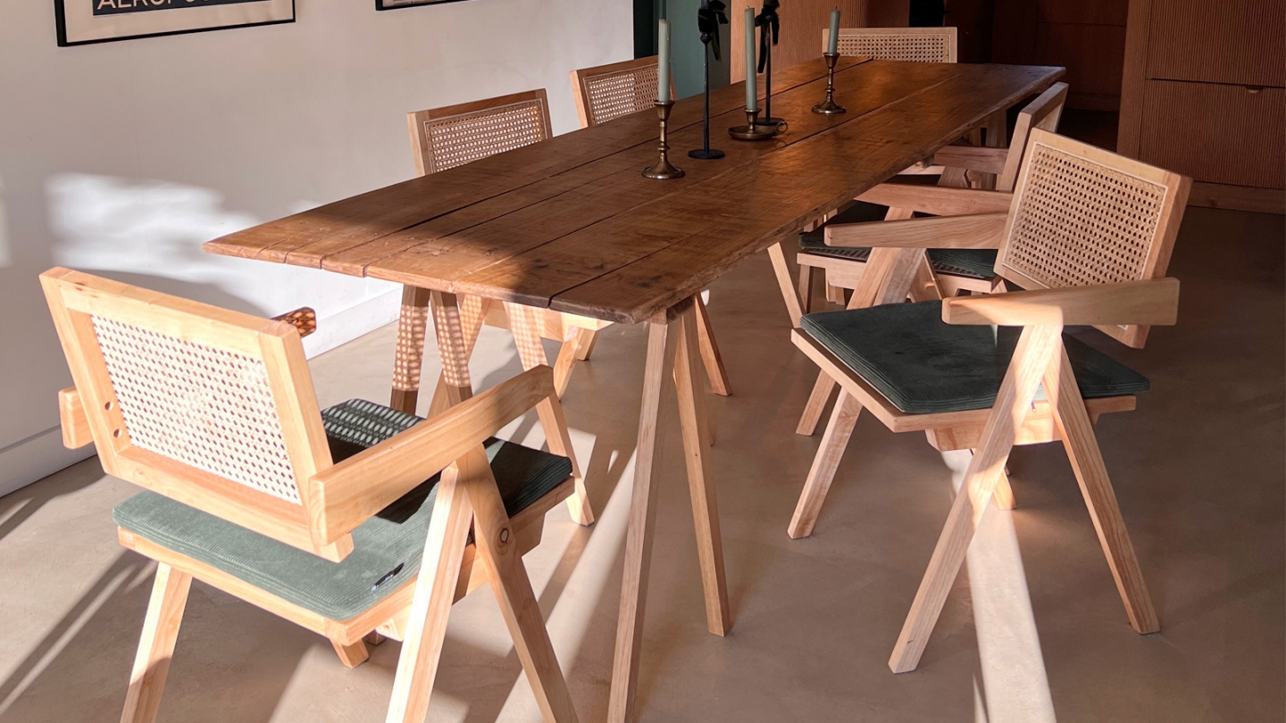 Chaise en bois massif, cannage naturel et velours côtelé vert - Lina