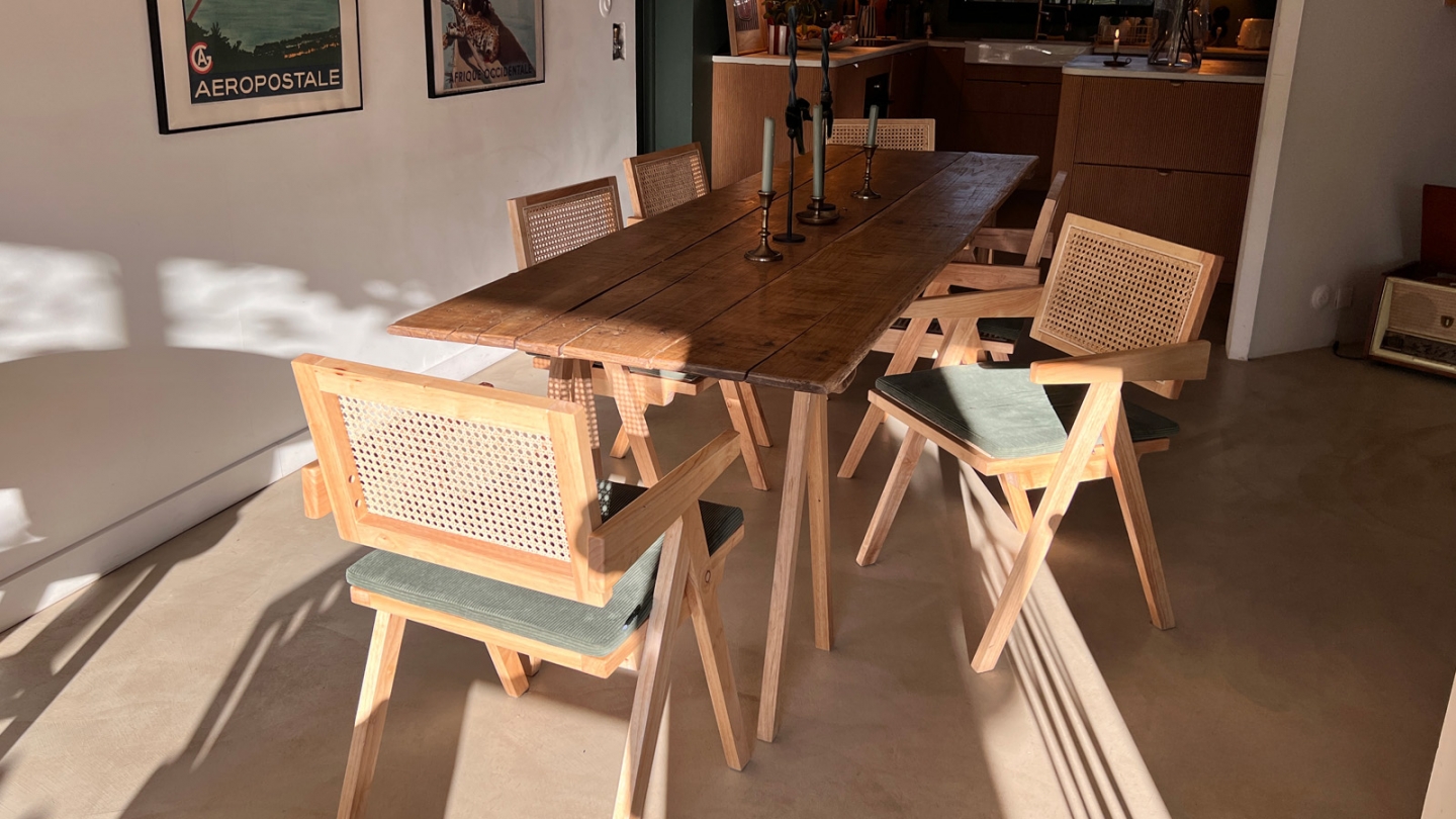 Chaise en bois massif, cannage naturel et velours côtelé vert - Lina