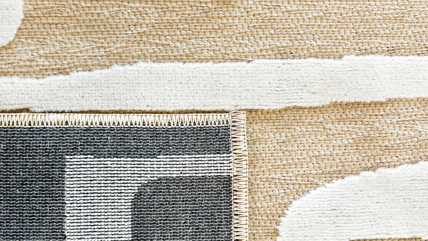 Tapis beige à lignes abstraites blanches 240x230 cm - Fienna