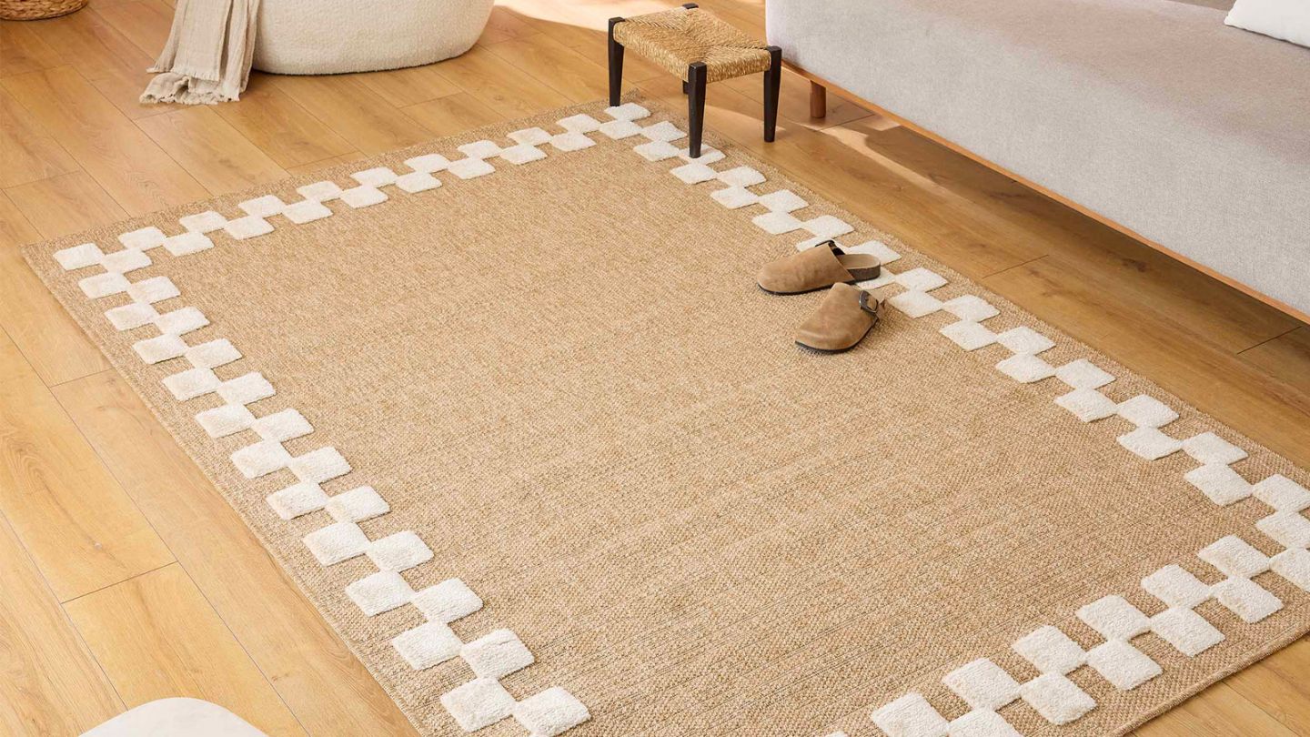 Tapis aspect jute bordure damier beige 80x150 cm - Isla
