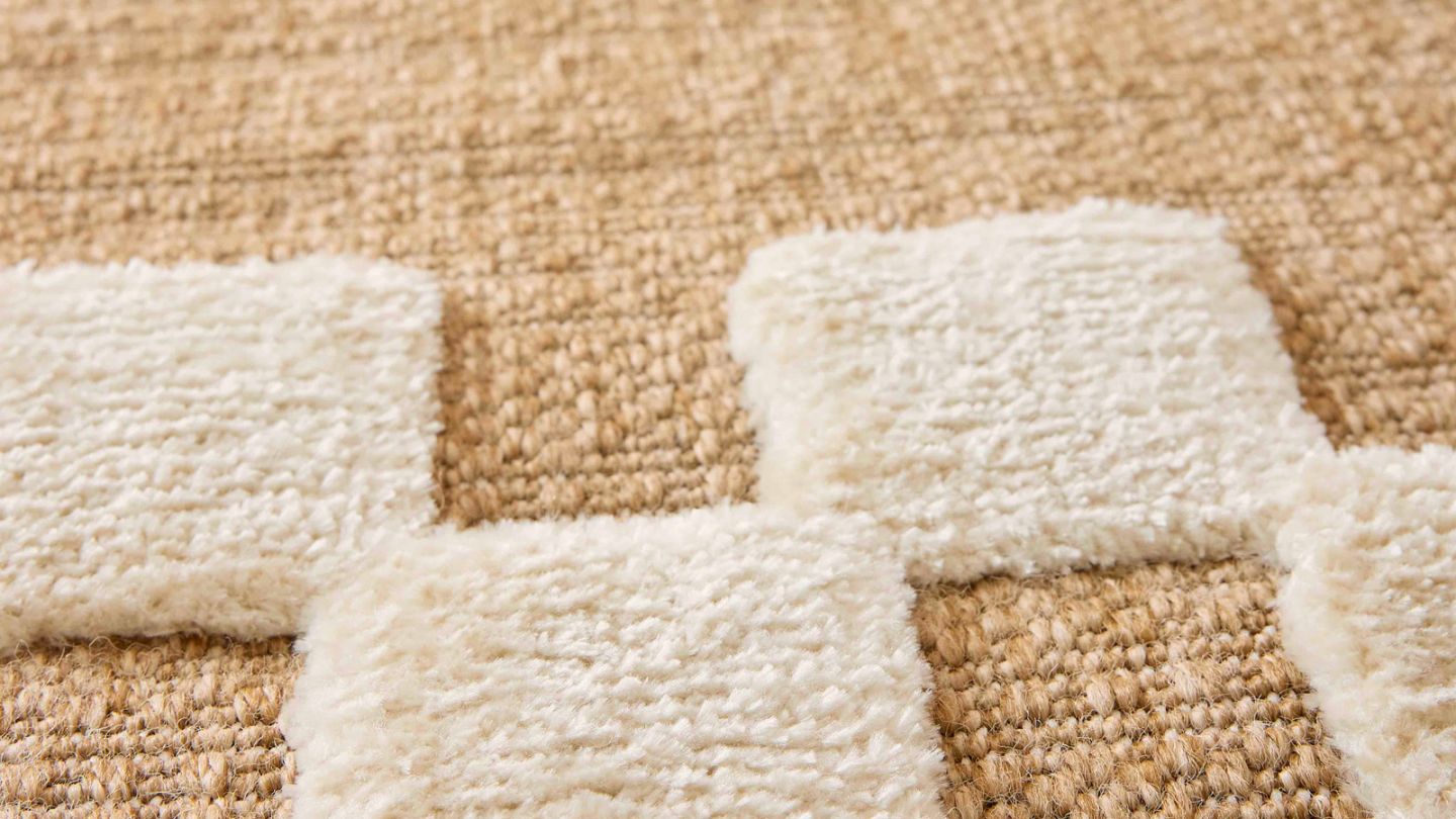 Tapis aspect jute bordure damier beige 80x150 cm - Isla