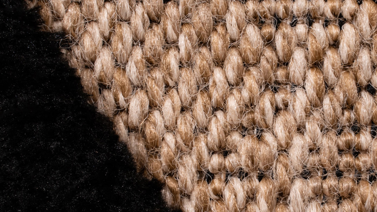 Tapis motif géométrique noir et naturel 80x150 - Sloane