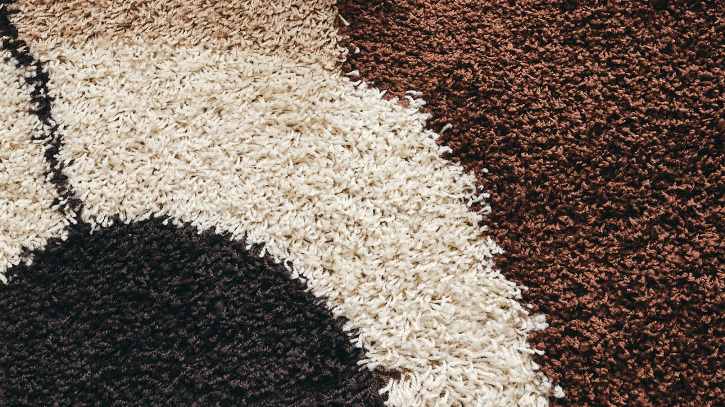 Tapis shaggy motif abstrait marron beige 200x280 cm - Finley