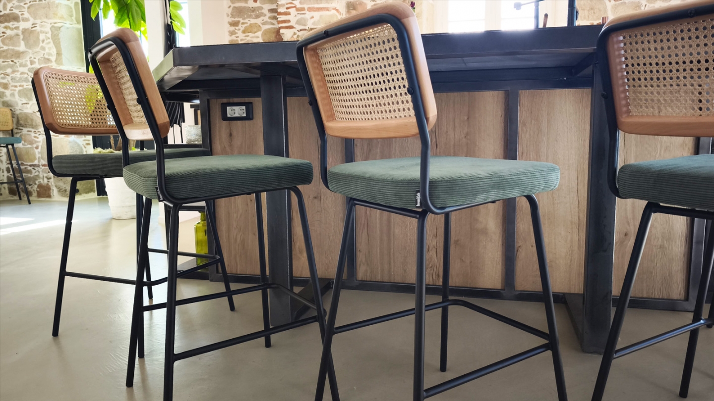 Lot de 2 tabourets de bar en velours côtelé vert et cannage naturel - Muse