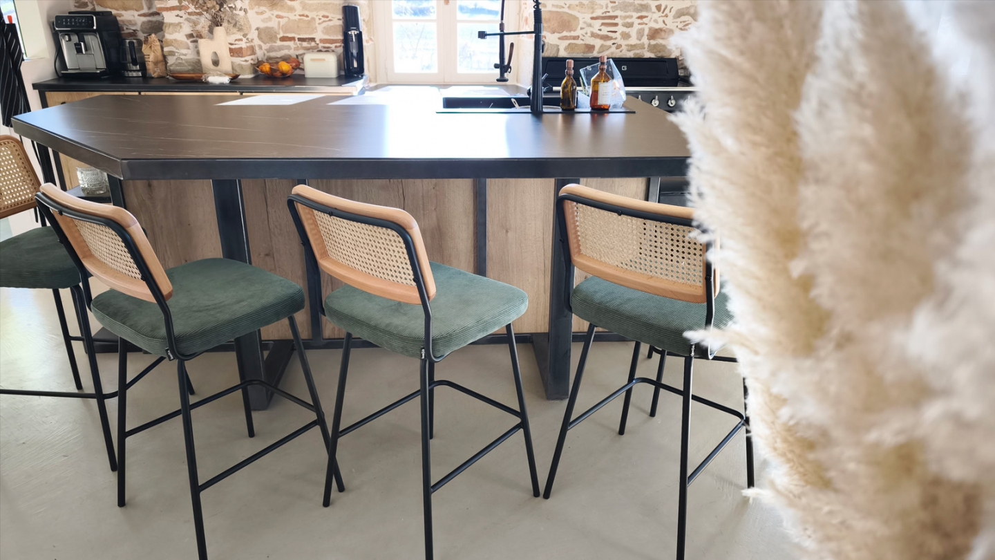 Lot de 2 tabourets de bar en velours côtelé vert et cannage naturel - Muse