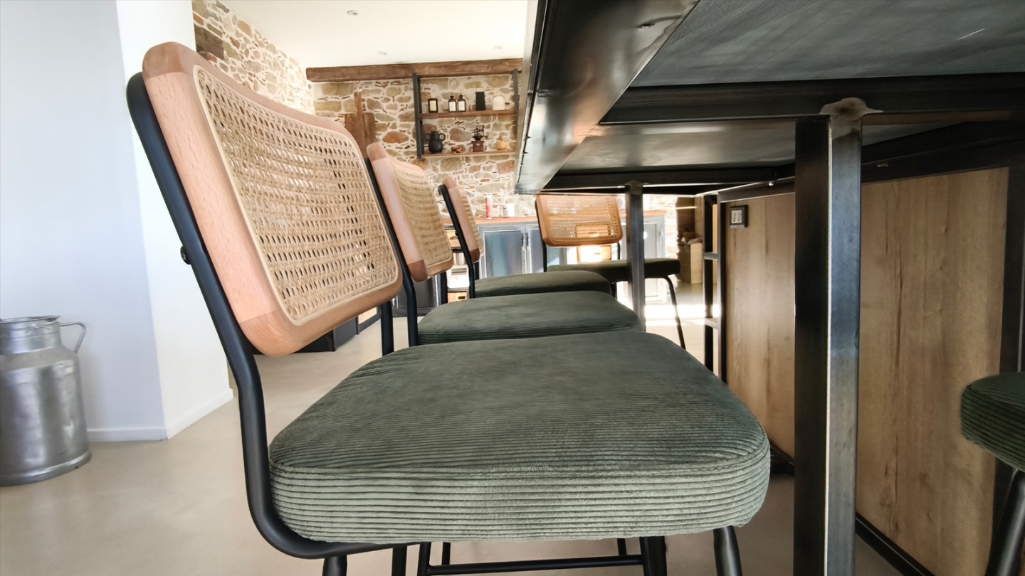 Lot de 2 tabourets de bar en velours côtelé vert et cannage naturel - Muse