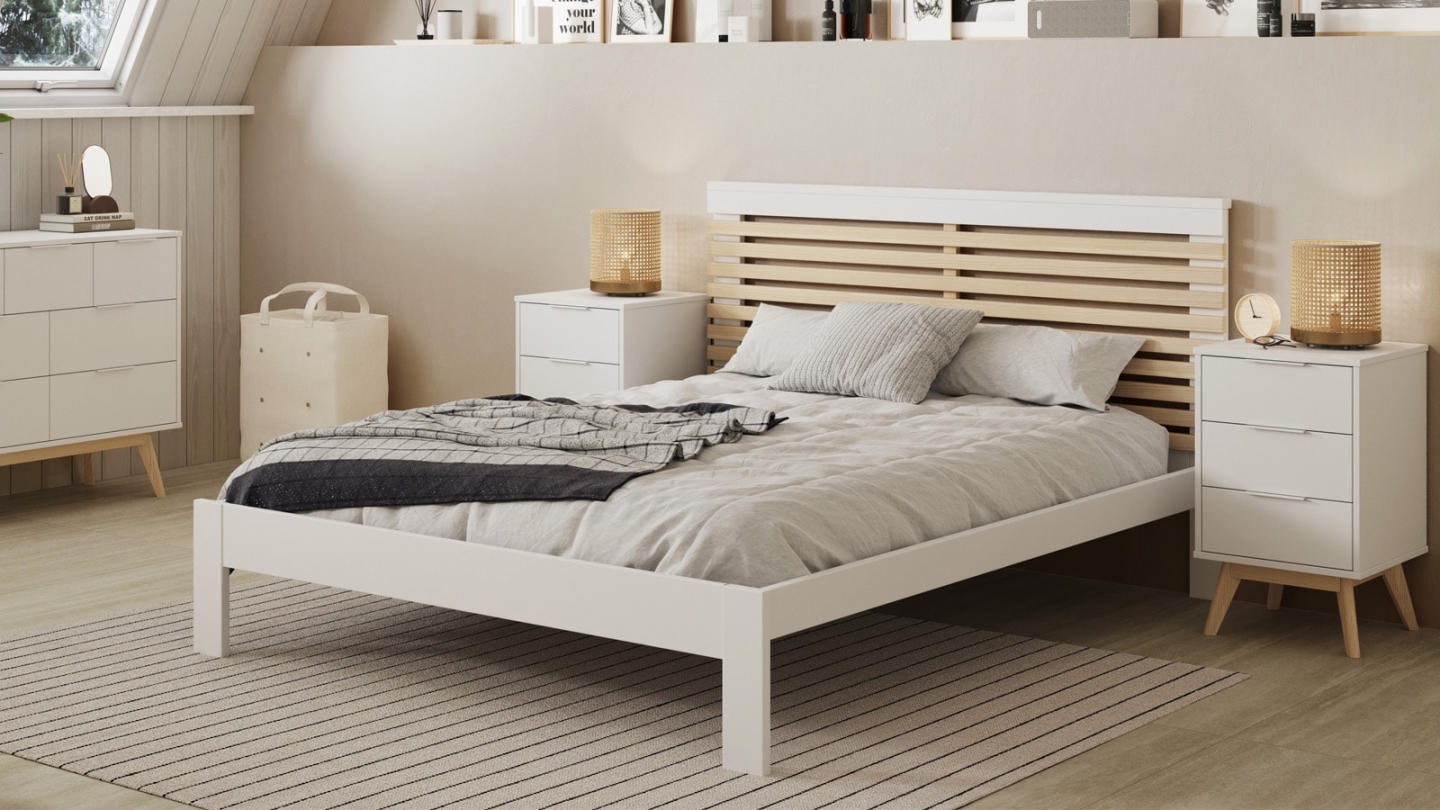 Lit adulte 140x190 cm avec tête de lit à lattes en bois clair / blanc - Lucy