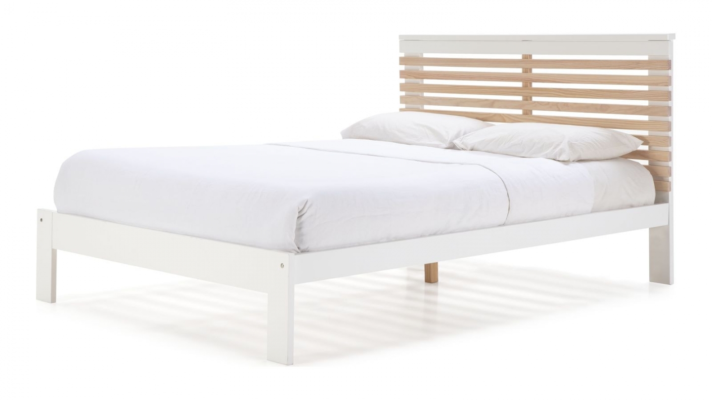 Lit adulte 140x190 cm avec tête de lit à lattes en bois clair / blanc - Lucy