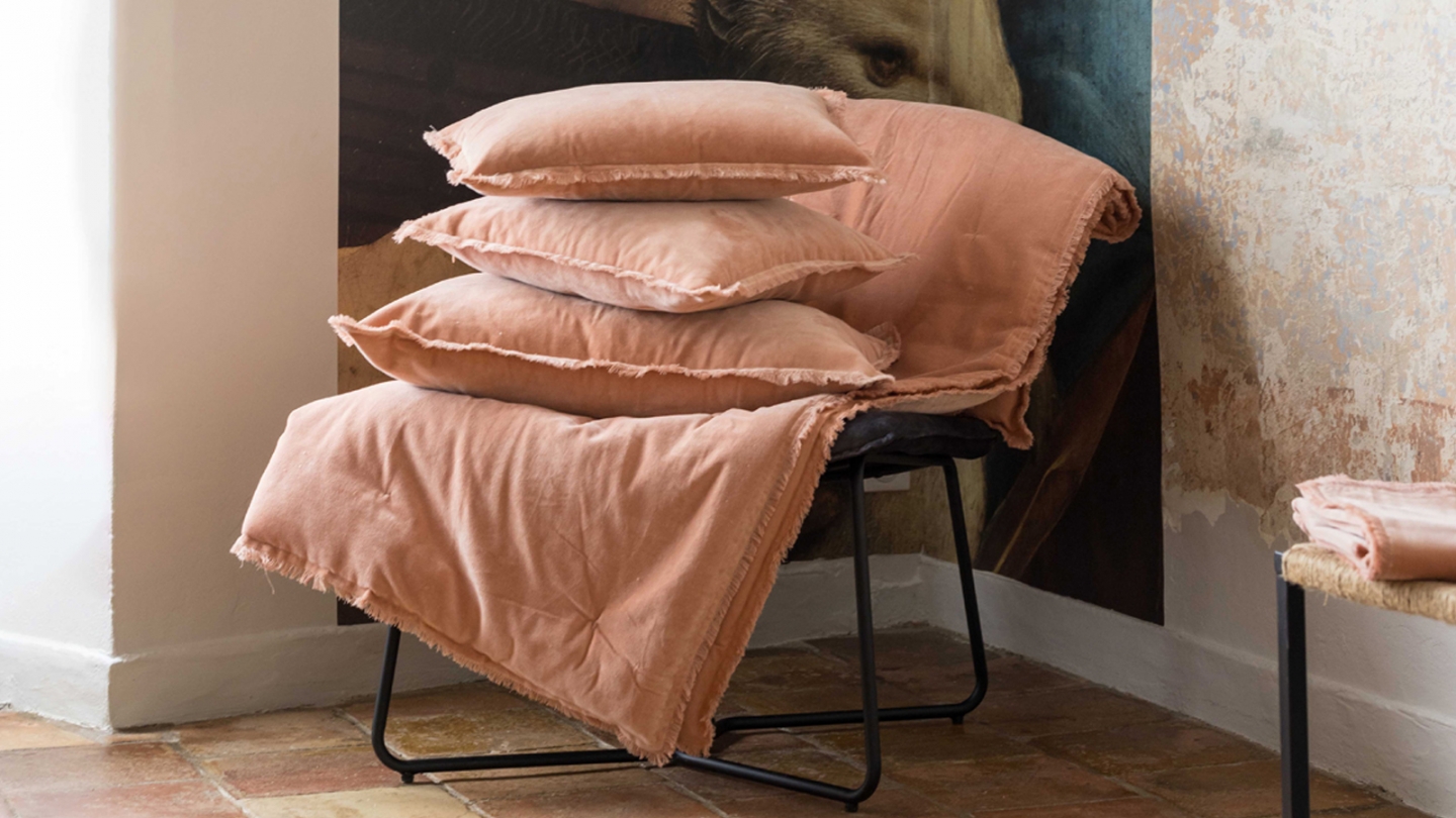 Plaid en velours rose dragée 135 x 200 cm - Fara