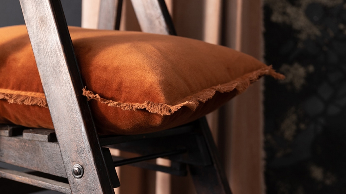Coussin à frange en velours marron caramel 40 x 65 cm - Fara