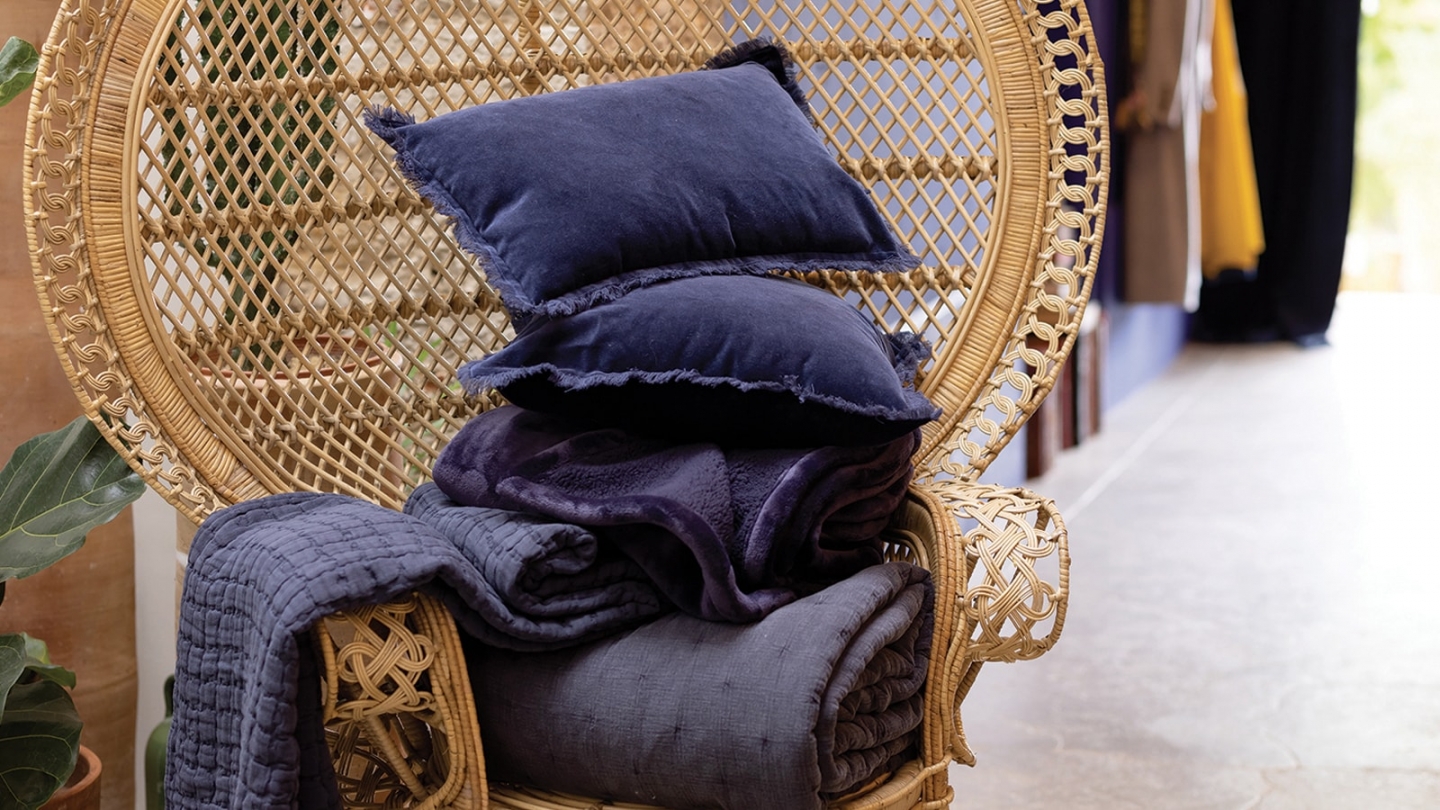 Coussin à frange en velours bleu marine 40 x 65 cm - Fara