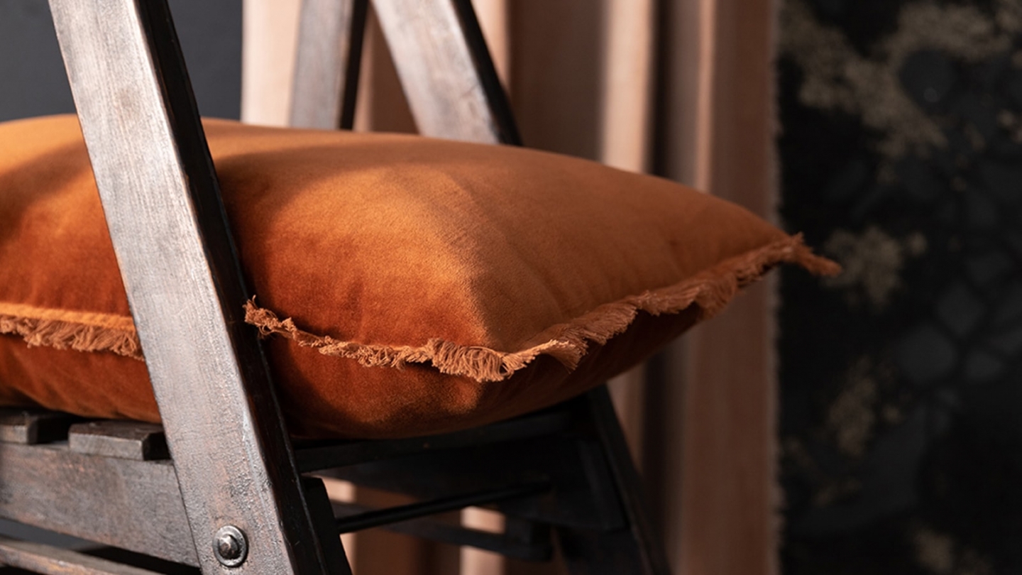Coussin à frange en velours marron caramel 30 x 50 cm - Fara