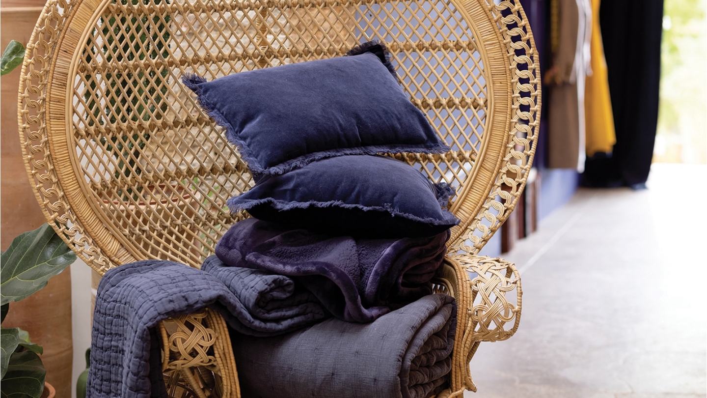 Coussin à frange en velours bleu marine 30 x 50 cm - Fara