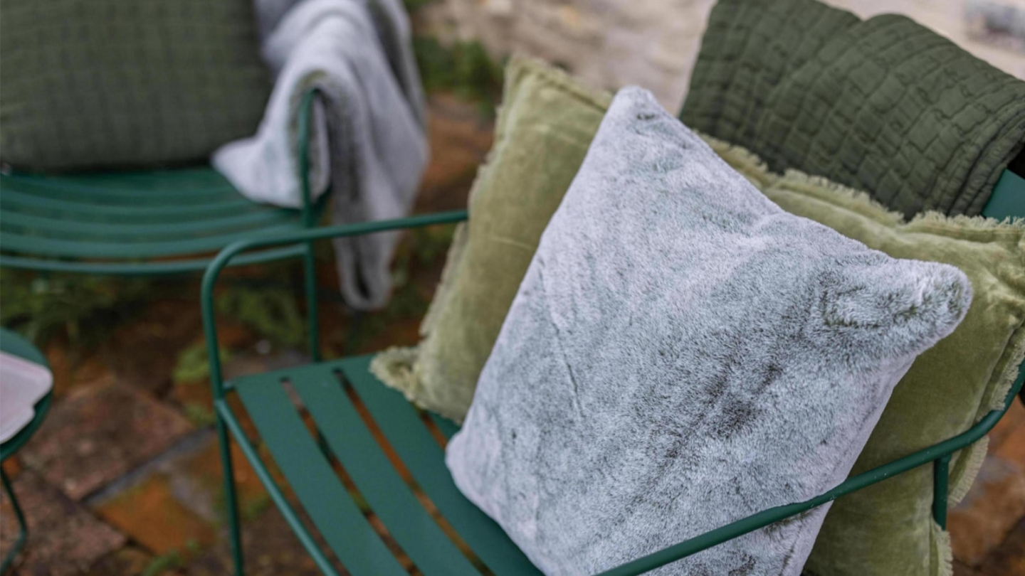 Coussin à frange en velours vert olive 30 x 50 cm - Fara