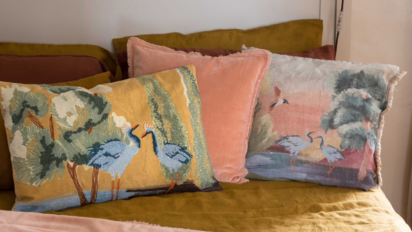Coussin à frange en velours rose dragée 45 x 45 cm - Fara
