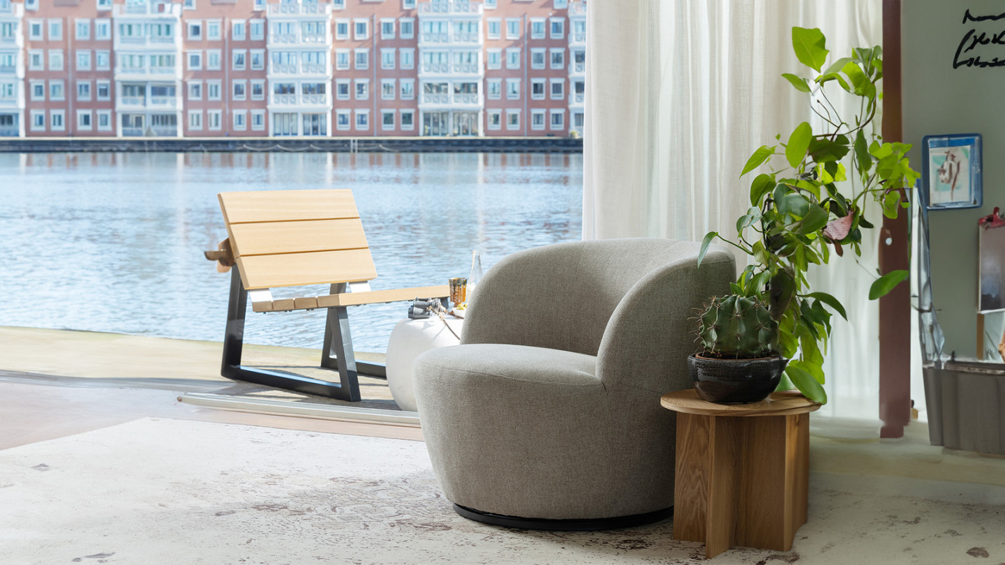 Fauteuil pivotant en tissu sable - Serra